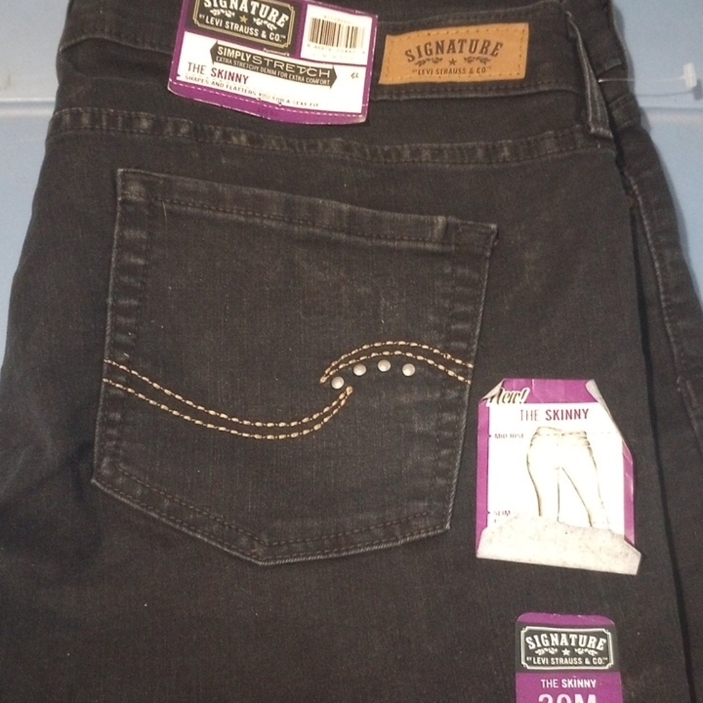 Levi's Signature Black Jeans with Pocket Stitching